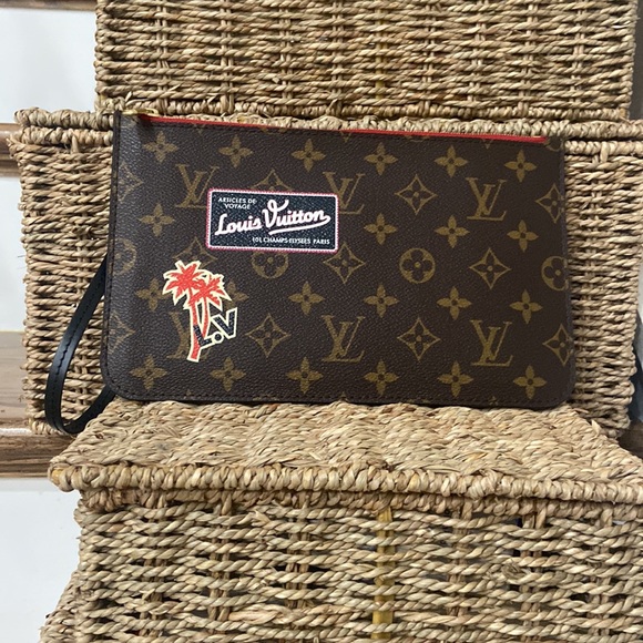 Louie Vuitton Pouch Custom I CAN NOT GET A PIC OF CODE. - Picture 4 of 5